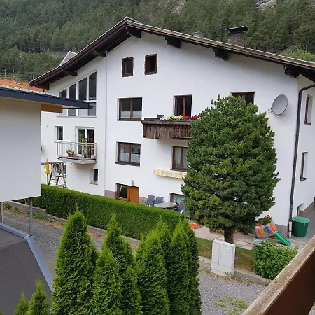 Rosa Apartment